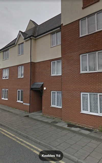 2 bed flat/ looking for 2 bed house