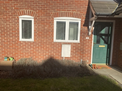 2 bed own front door large shared garden private area, own parking 