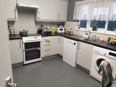 2 bed apartament lookimg for house, all ni