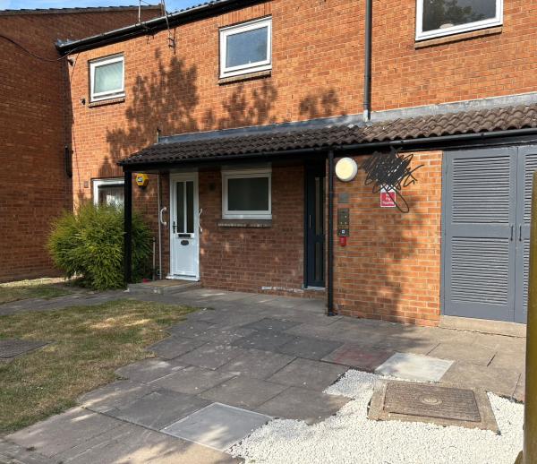 2bed-first-floor-flat-le2-6gu