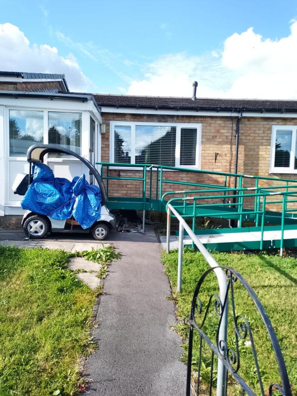 2-bedroomed-large-bungalow-2-miles-from
