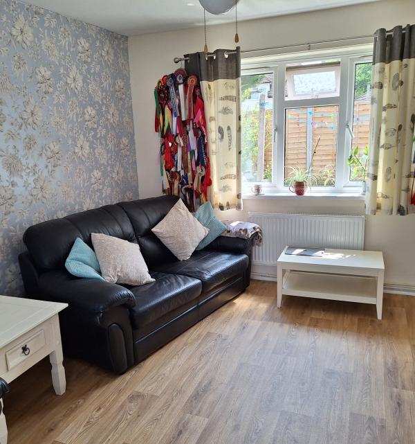 lge-1-bed-bungalow-looking-to-move-west