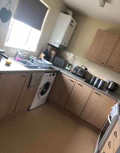 2 bed spacious flat looking for a 3 bed house 