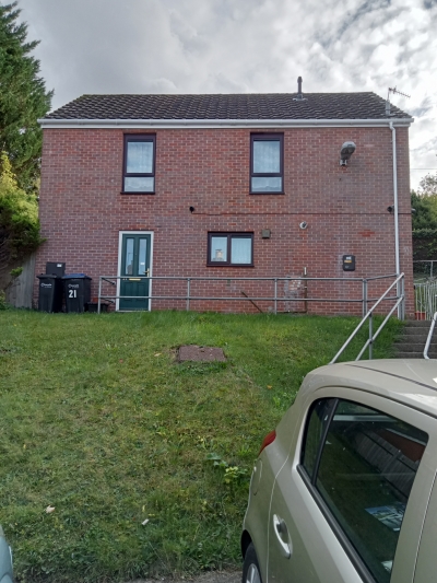 Large 1 bed ground floor flat want 1 or 2 bed house or flat