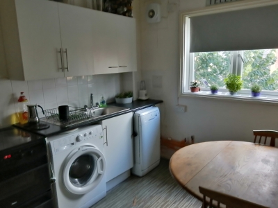 Looking for 1 bed surrounding area Roehampton or canterbury