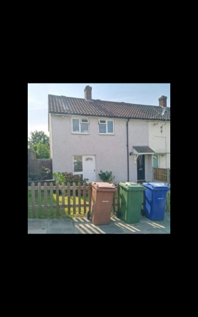 LARGE 2 BEDROOM HOUSE LOVELY QUIET AREA